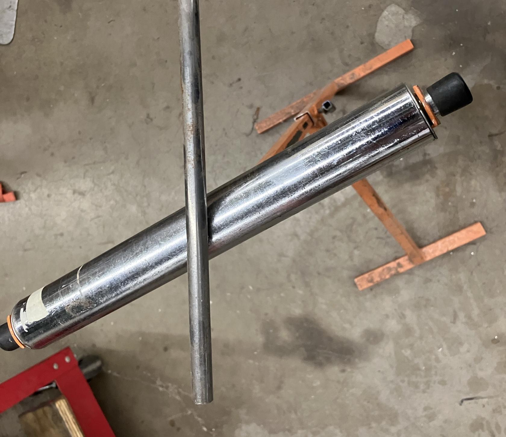 metal_lathe-workpiece skew on roller.jpeg